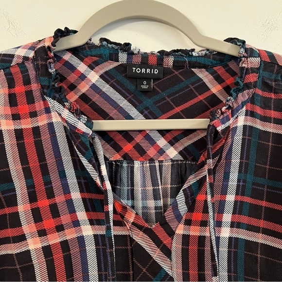 Women’s Torrid blue plaid quarter sleeve blouse size 0X - Picture 2 of 5